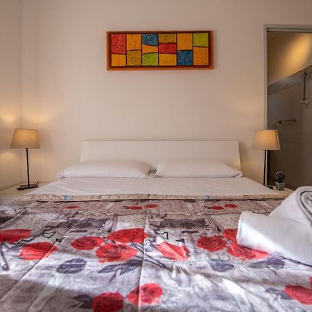 B&B A Casa Di Amici Caserta Bagian luar foto